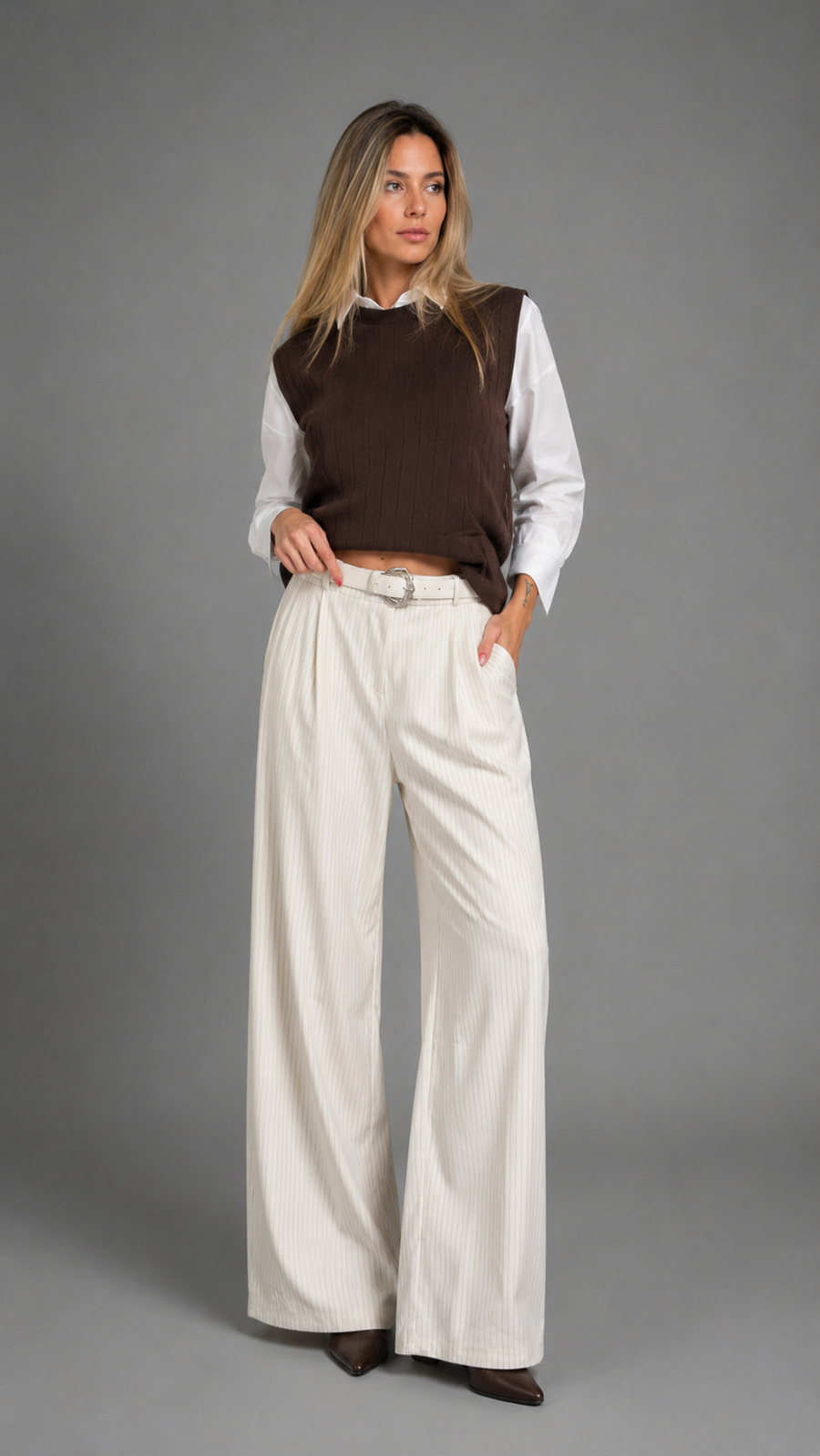 PANTALONES GAMUZA LÍNEAS BLANCO